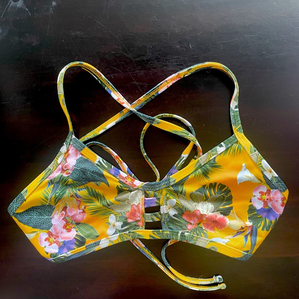 JOLYN Bikini Top (M)